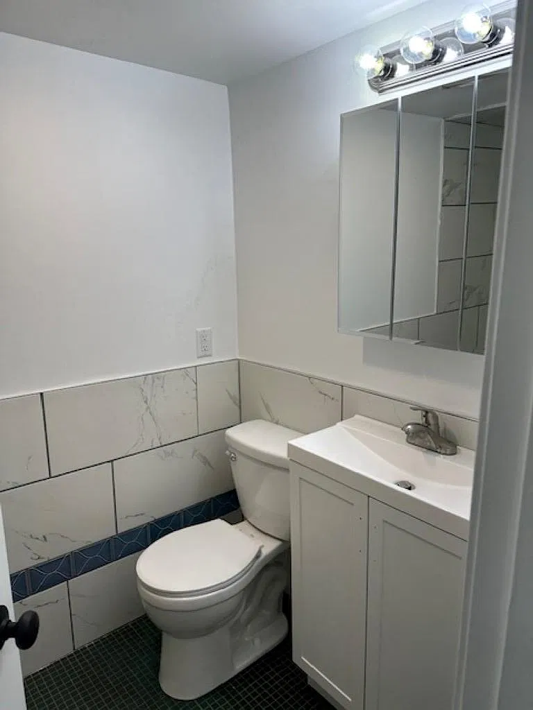 2 bed, 1.0 bath, 890 sqft, $1,700 — Photo 4