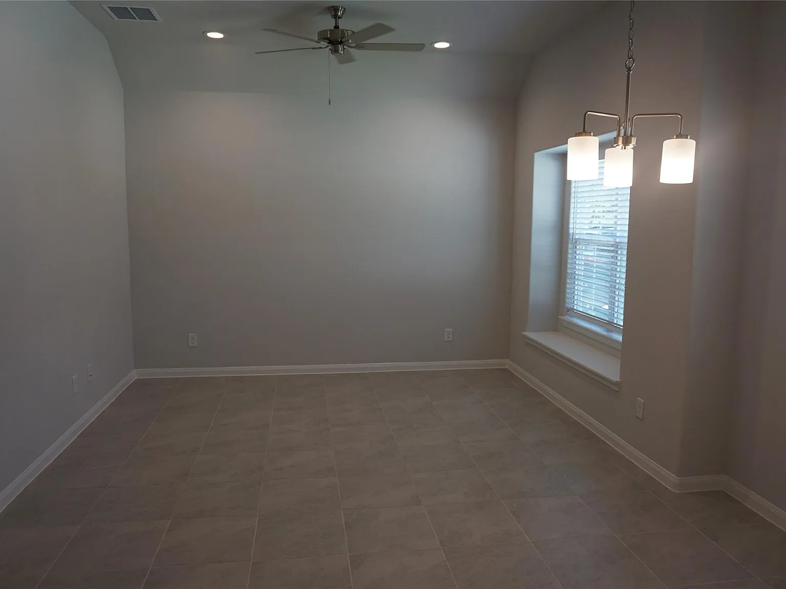 3 bed, 2.0 bath, 1200 sqft, $1,800 — Photo 4