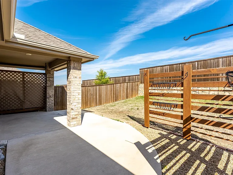 716 Bluebird Way — Photo 13