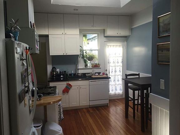2nd image of 416 Fair Oaks St #A