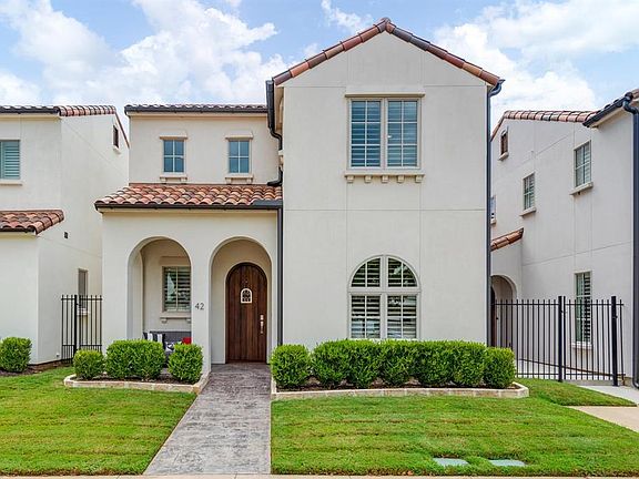 2nd image of 42 Village Ln