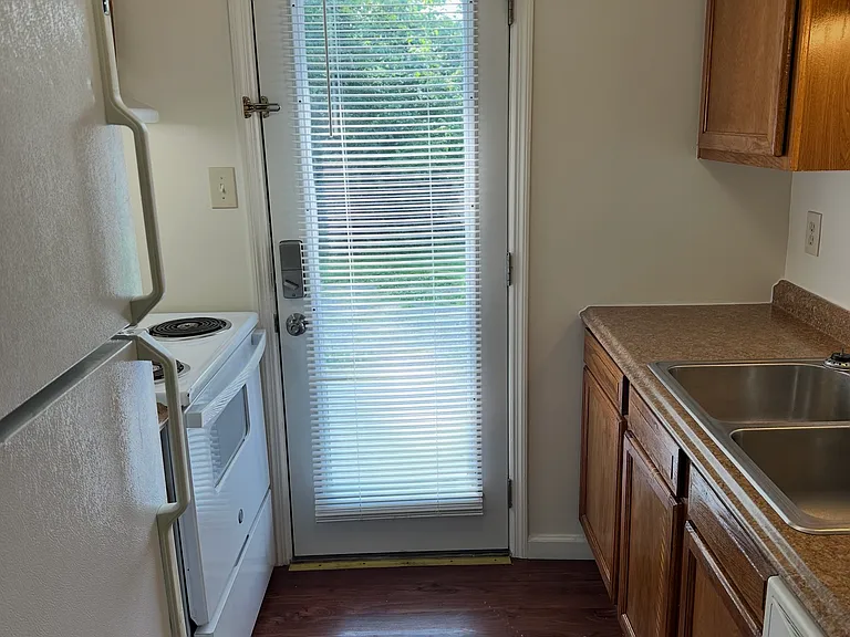125 W Farragut Rd #125 — Photo 8