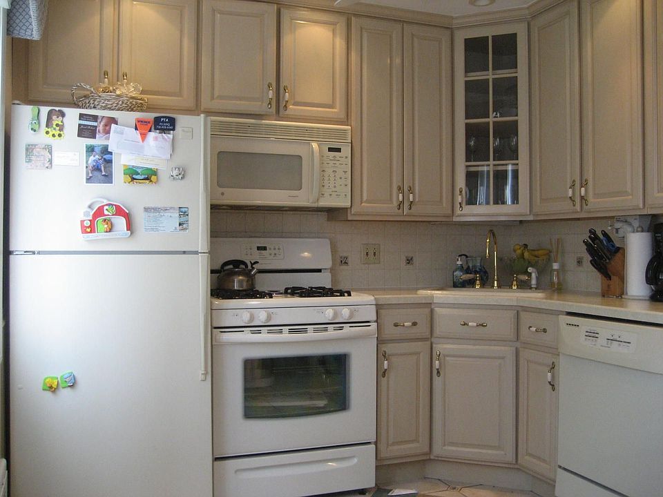 1st image of 1582 Bell Blvd #2