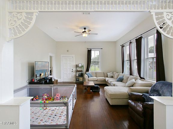 4th image of 803 S Avenue G