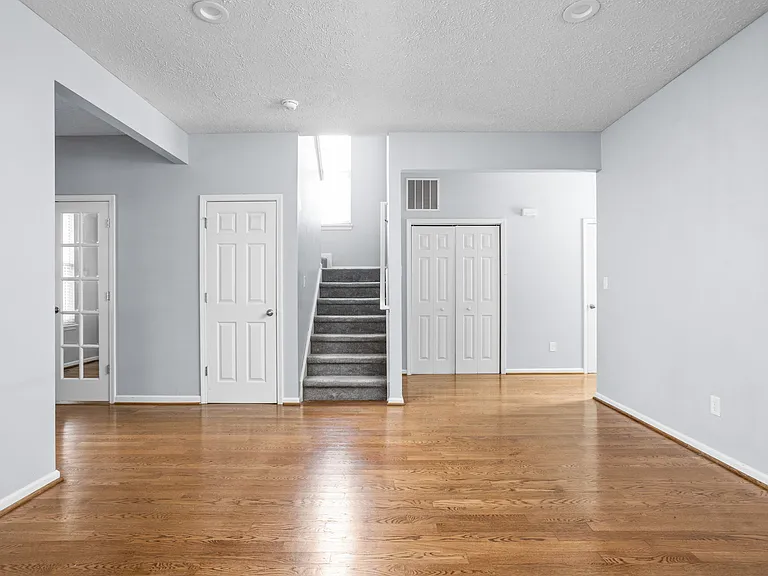 2213 N Talbott St — Photo 5