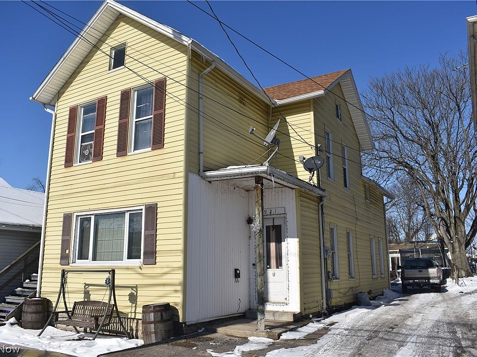 2nd image of 921 W Adams St