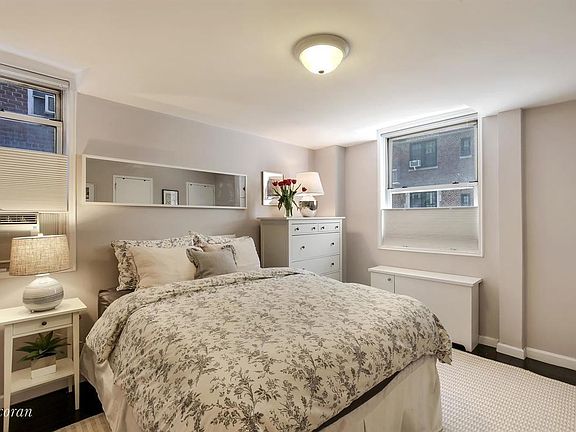 4th image of 135 Willow St APT 106