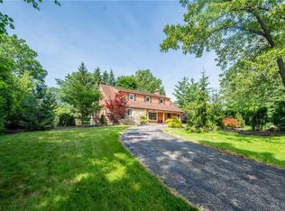 17575 S Woodland Rd, Shaker Hts, OH 44120