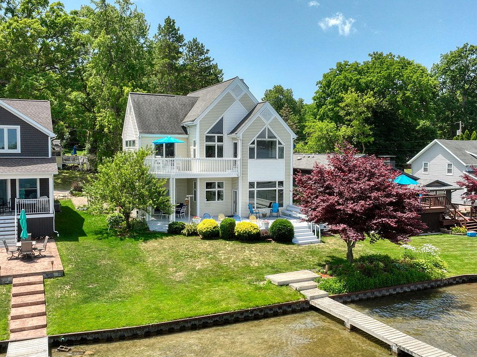 1st image of 413 Oakwood Ave
