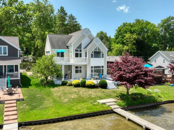 413 Oakwood Ave, Clarklake, MI 49234