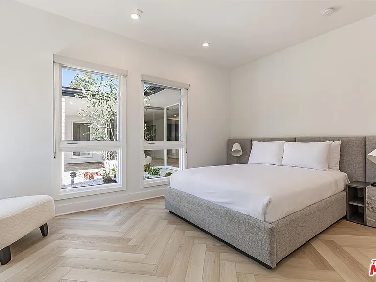 502 Evelyn Pl — Photo 26