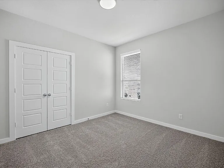 713 Summerberry Dr — Photo 32