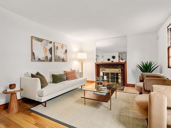 5th image of 19 New Haven St