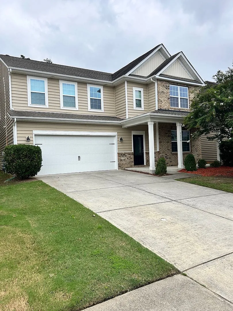 Welcome to this move-in ready, spacious home in Lawson! — Photo 3