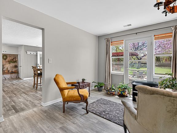 5th image of 1931 Oakwood Rd