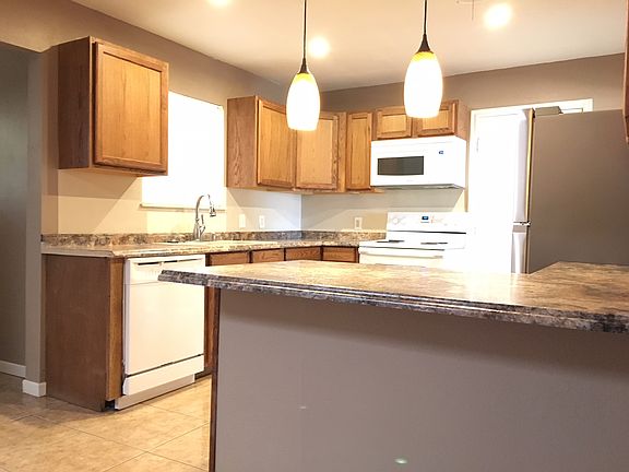 3rd image of 324 W Yucca Ave