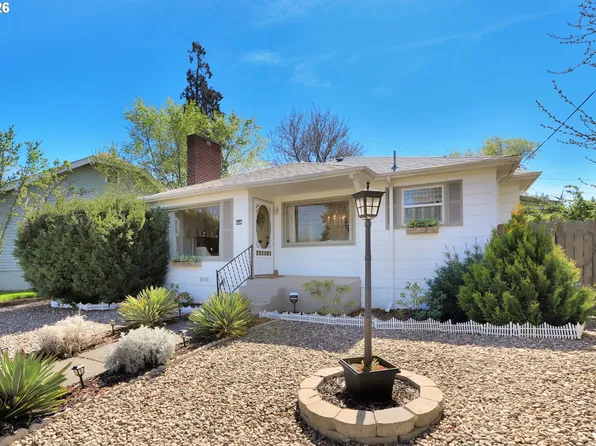 1214 E 11th St, The Dalles, OR 97058