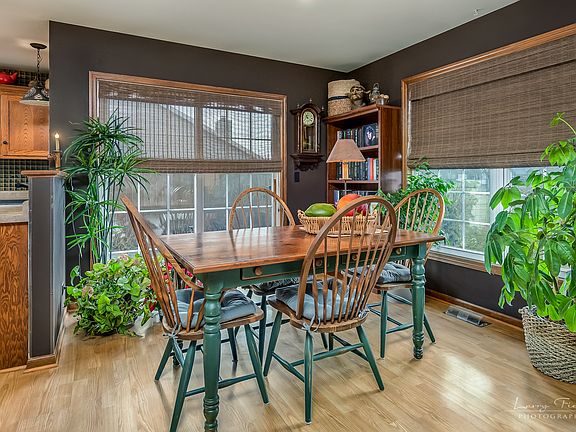 5th image of 918 Sandhurst Dr