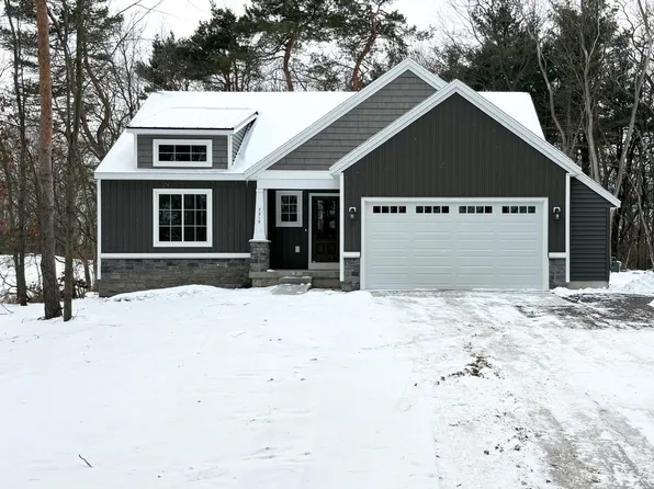 7215 Chandler Dr NE, Belmont, MI 49306