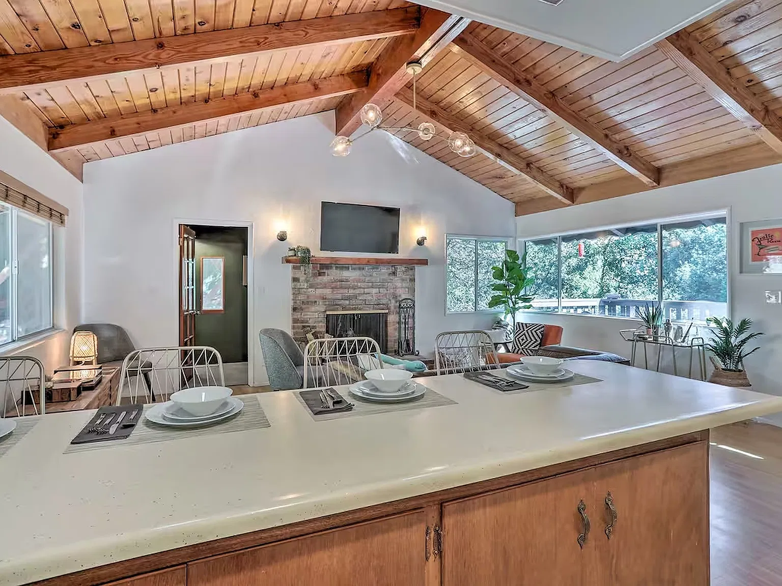 2 bed, 1.5 bath, 1400 sqft, $2,450 — Photo 4