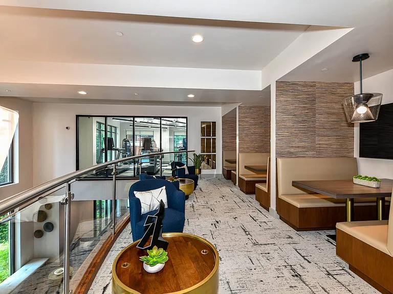 92 West Paces Luxury Apartments — Photo 10