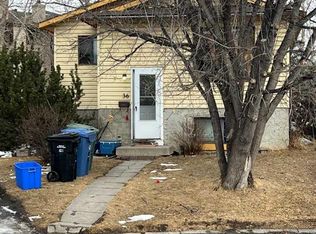 36 W Castleglen Pl NE, Calgary, AB T3J 1Y5