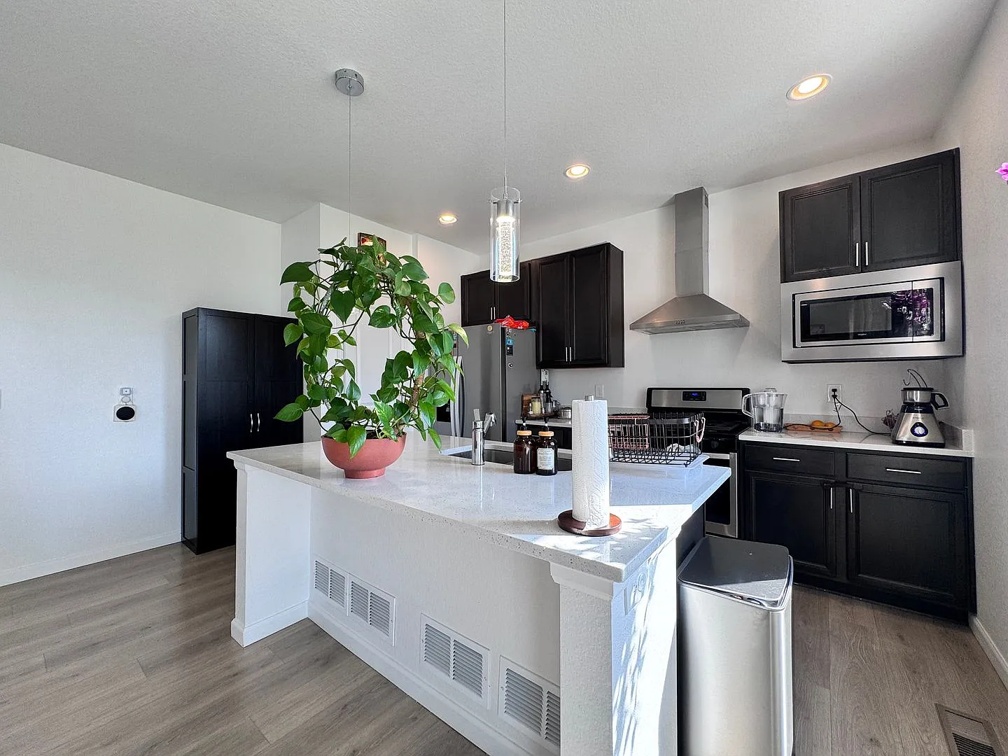 Gorgeous home with beautiful views! — Photo 2