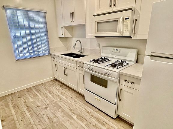 2nd image of 12120 Rochester Ave APT 3