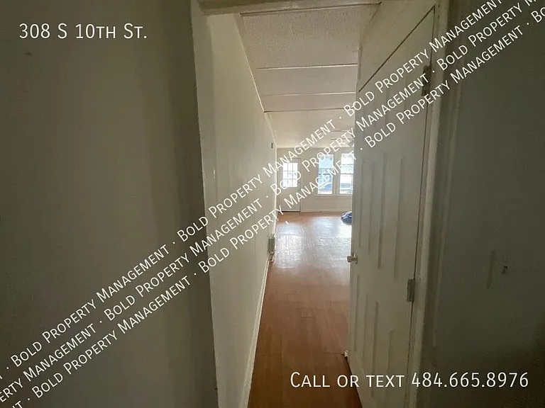 308 S 10th St — Photo 9