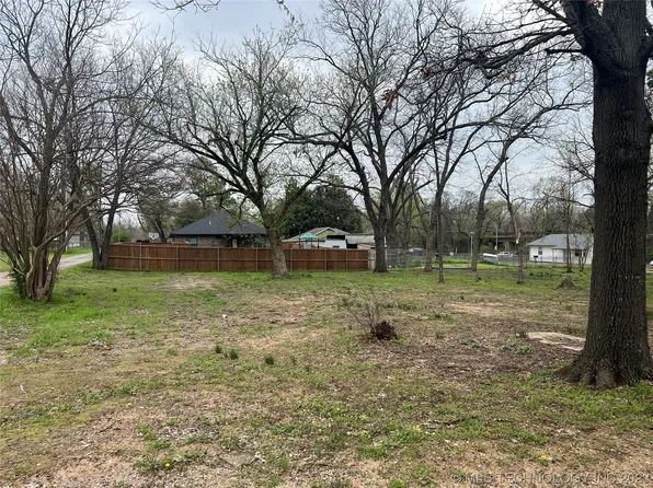 217 SE 2nd Ave, Durant, OK 74701