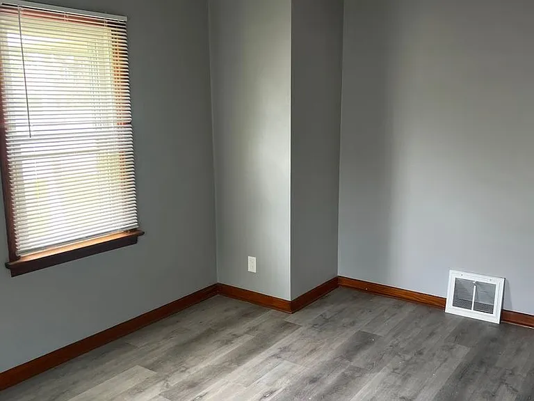 9100 Stansberry Ave — Photo 5