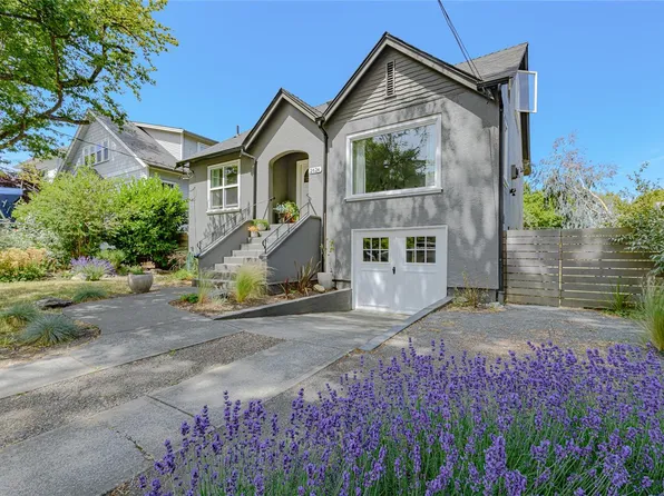2624 Estevan Ave, Oak Bay, BC V8R 2T2