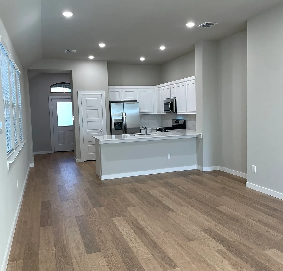 527 Ridgedale Dr — Photo 3
