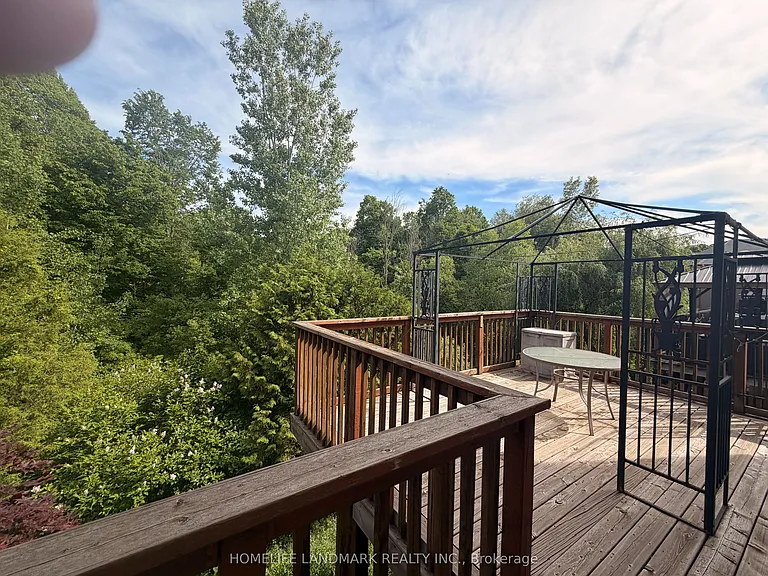 579 Violet St — Photo 31