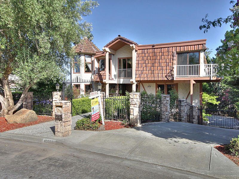 1st image of 46661 Windmill Dr