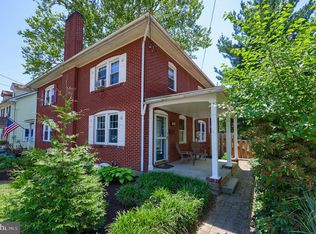 20 E Market St, Lititz, PA 17543