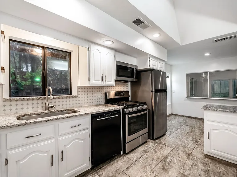 3940 Dalgreen Cir — Photo 21