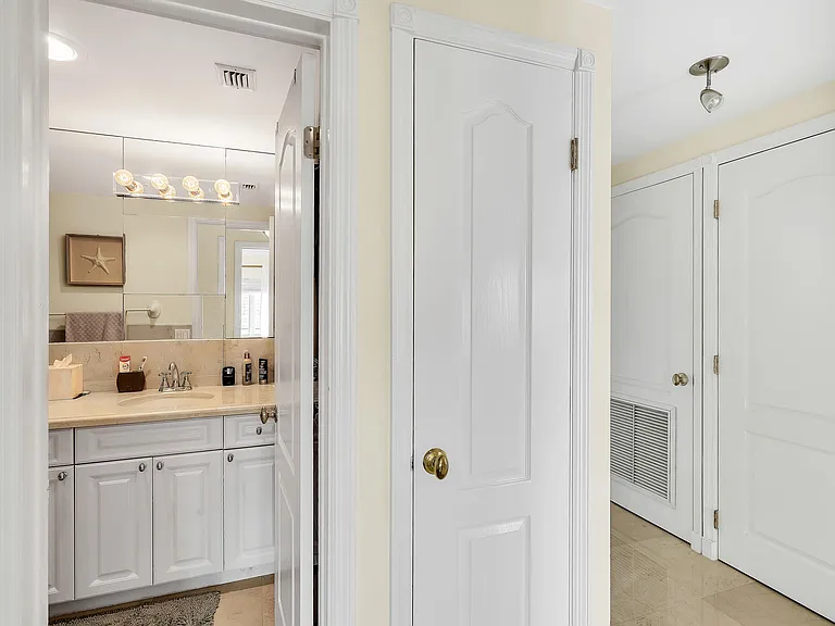 250 N Bradley Pl #402 — Photo 31