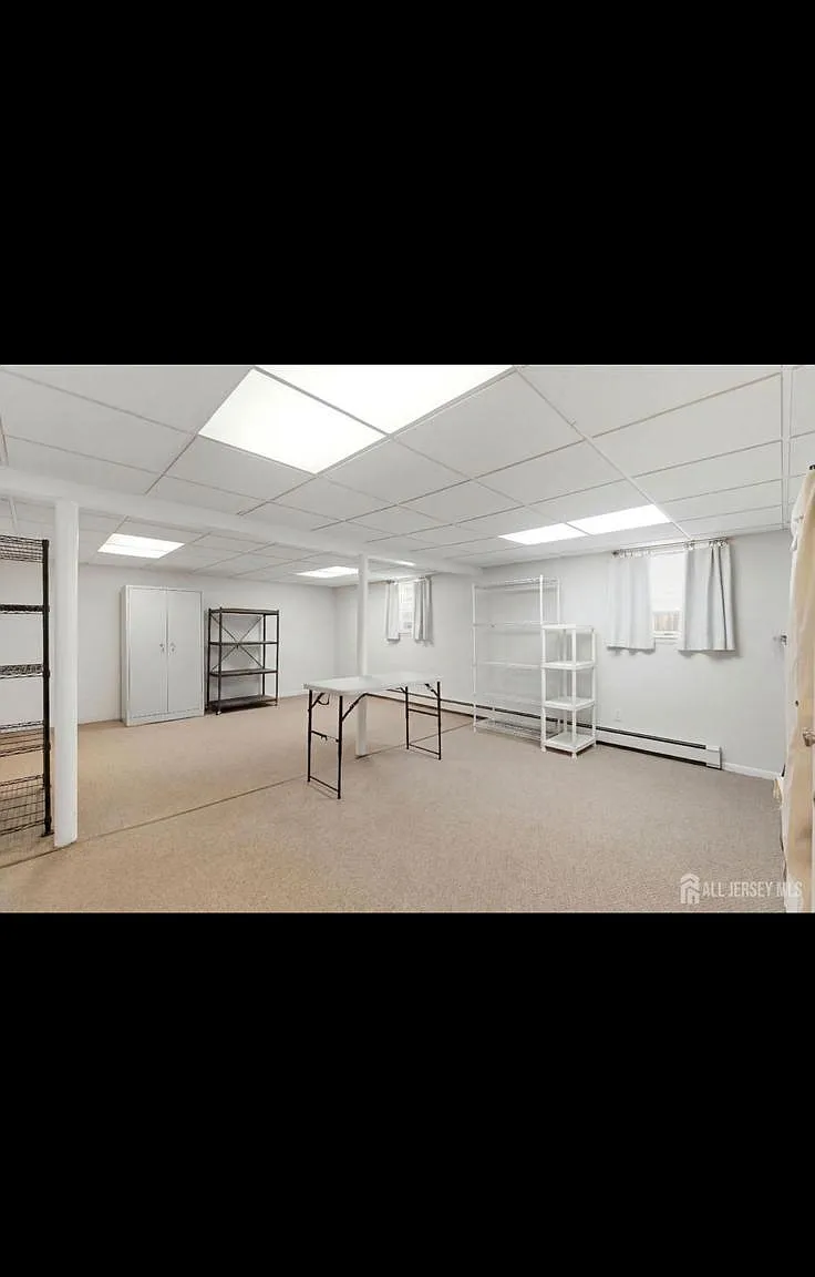 3 bed, 1000 sqft, $3,600 — Photo 2
