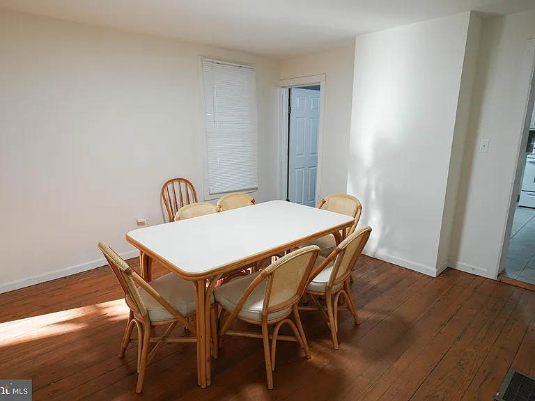 231 Newton St #A — Photo 14