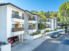 The Regal Villa Apts...Gorgeous Newly Remodeled 2 Bedroom.. Prime Location! CALL NOW!, 1 beds  1.0 baths (700 sqft)
