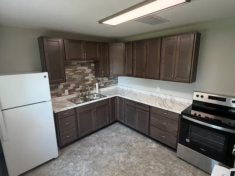 122 Jac Ct — Photo 3
