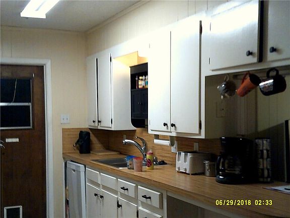 4th image of 310 NE Michael Dr