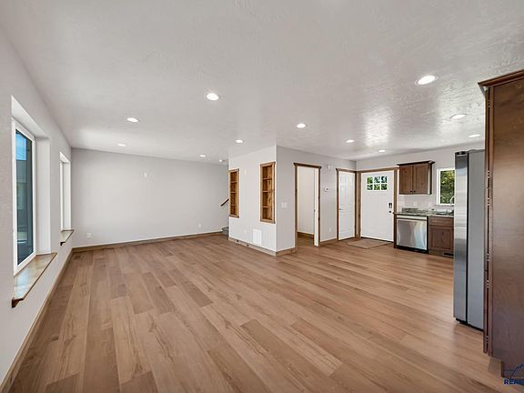 3rd image of 312 7th St