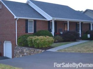 1333 Johnsbury Ct NE, Roanoke, VA 24019