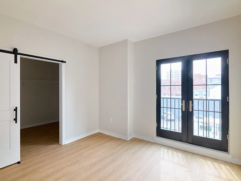 The Seville Apartments — Photo 33