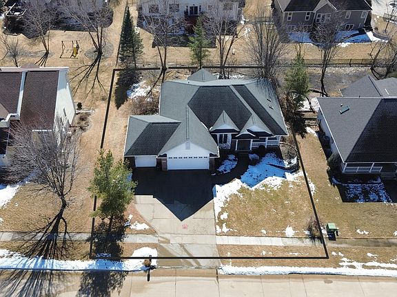 2nd image of 2725 Glen Oaks Dr