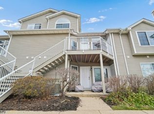 6 Ray Ct, Bedminster, NJ 07921