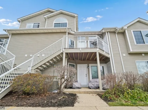 6 Ray Ct, Bedminster, NJ 07921