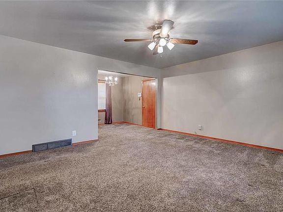 5th image of 9534 Hayes St